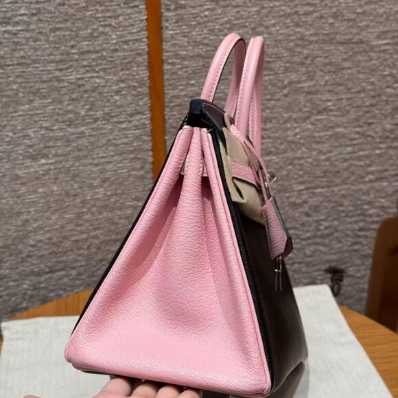 Classic Hermes Bag: A Stylish and Versatile Choice for Elegance - Picture 4 of 6